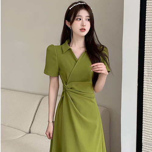Linen green dress with a fresh and clean style, suitable for summer, white and slender, irregular and unique, with slits