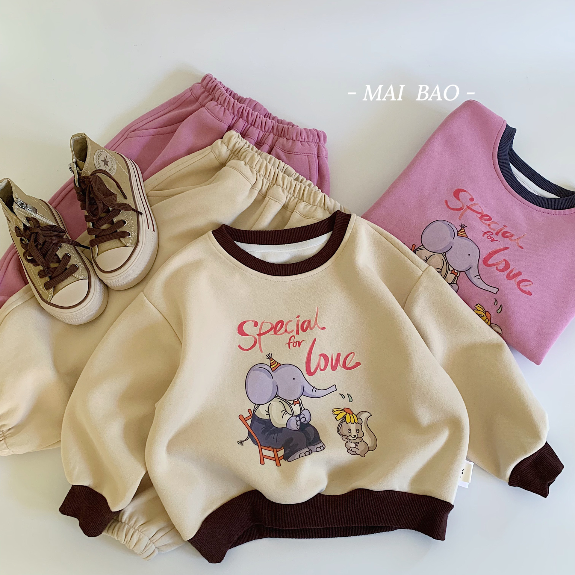Mei Bao set de niños 2025 otoño nuevos productos de dibujos animados elefante ardilla impresión camiseta + pantalones de dos piezas de cuello redondo