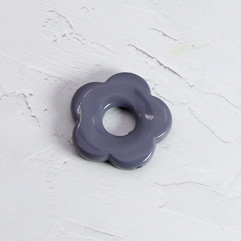 Europeo y americano transfronterizo dedicado a la protección del medio ambiente acrílico flor de cinco pétalos collar de bricolaje pendientes equipaje colgante accesorios de joyería al por mayor