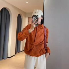 戸棚の上の1000 lu家の古いお金の風の立体的なつなぎ合わせの帽子の突撃服の工装の風の短いコートの秋の502977