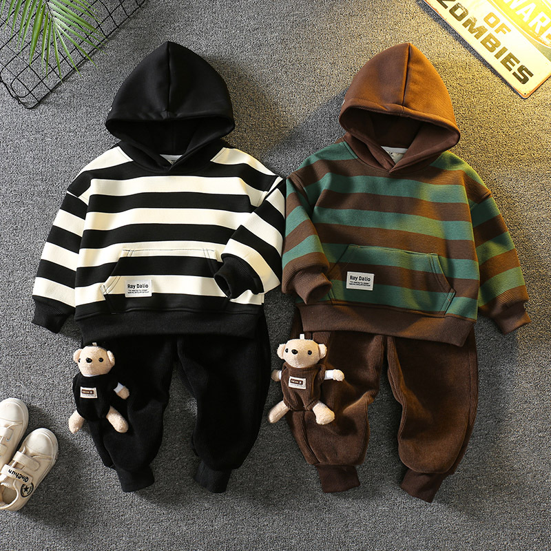 6343 Traje de invierno para niños 2025 nuevo estilo guapo más terciopelo engrosado suéter de invierno para bebés de dos piezas para niños pequeños y medianos