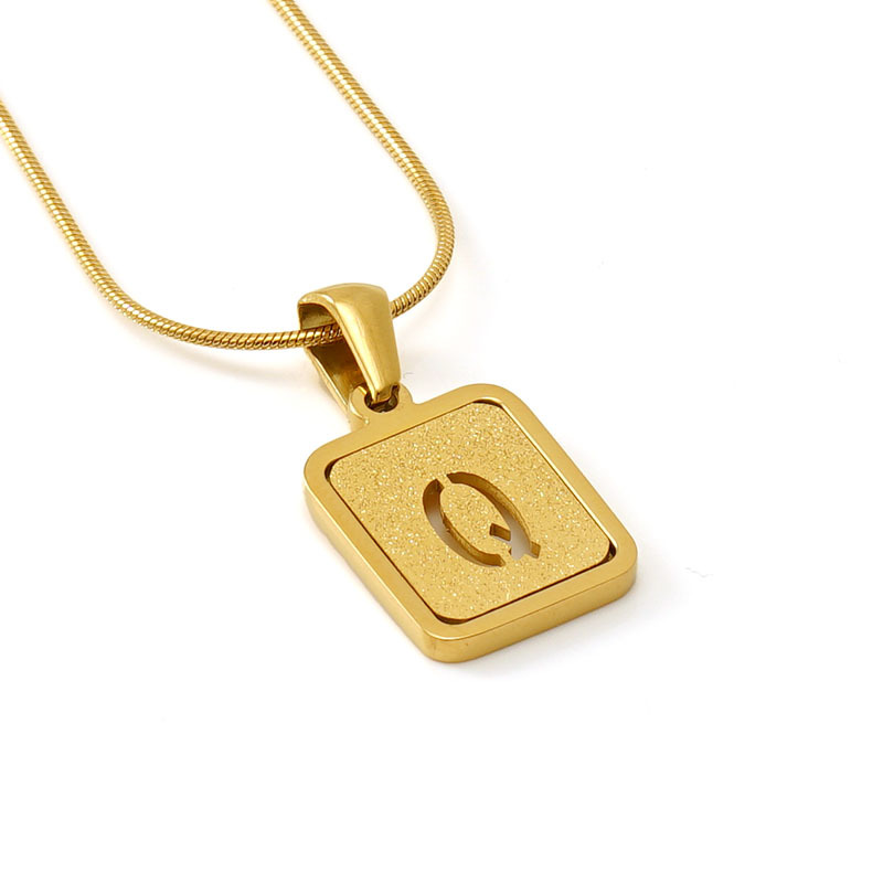 Nicho de moda europea y americana Cadena de hueso de serpiente 18K carta collar femenino transfronterizo de acero de titanio Arena-presionado carta colgante joyería al por mayor