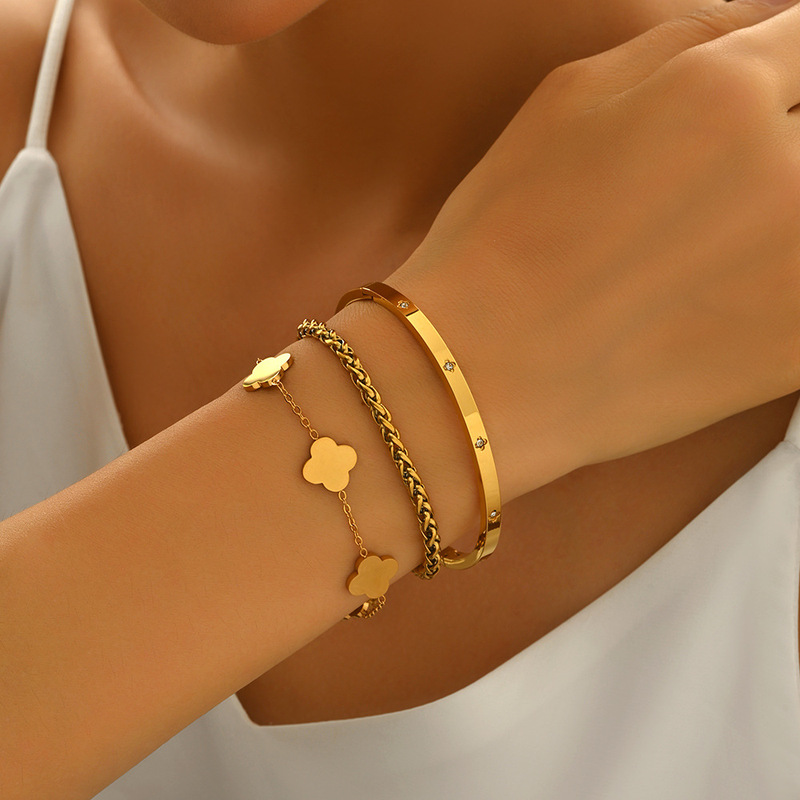 Titanium Steel Bracelet with Zircon Studs for Women, High-End Style, Popular in Europe and America, Non-Fading Open Jewelry for Christmas Titanium Steel Bracelet with Zircon Studs for Women, High-End Style, Popular in Europe and America, Non-Fading Open Jewelry for Christmas