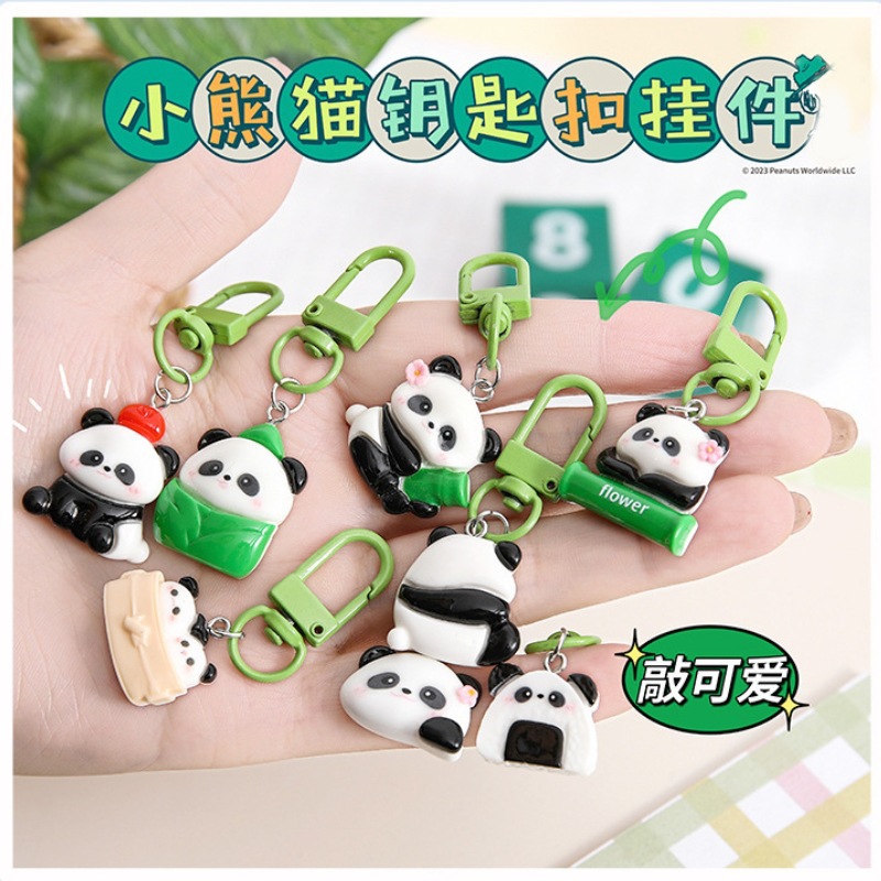 9 llaveros panda