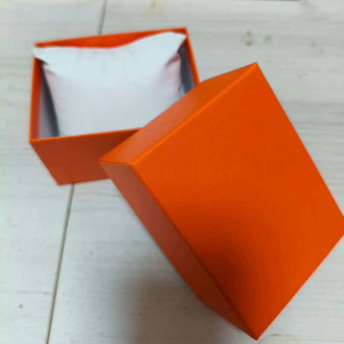 Universal watch box
