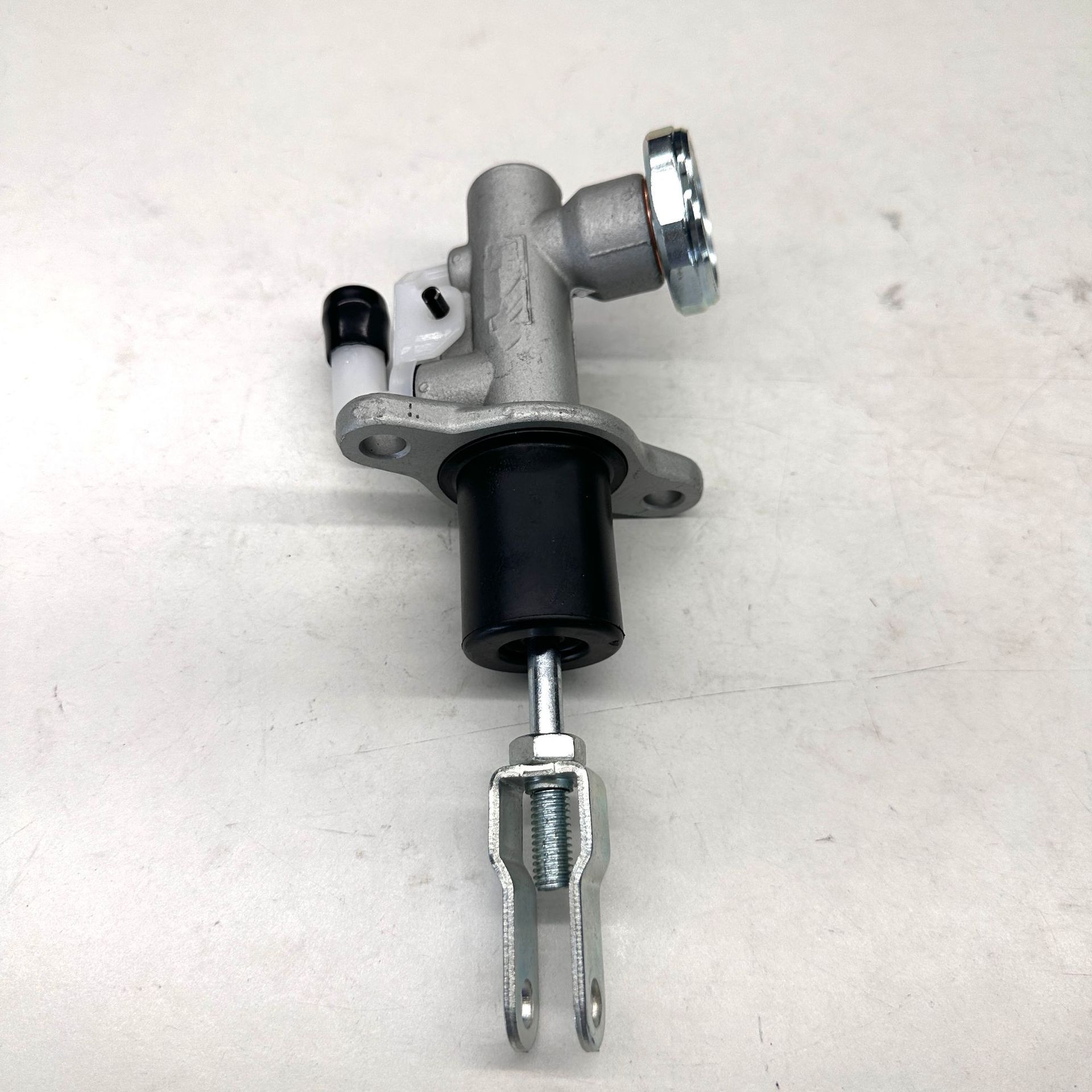 30610-5X01B 30610-Ea000 306105X01B Suitable for Nissan Np300 Clutch Master Cylinder
