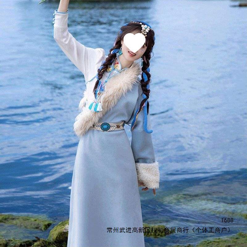 Tibetan clothing, trending online, blue and pink Tibetan robes, ethnic photoshoots, Tibet travel photography, best friend photoshoots, new styles of clothing.