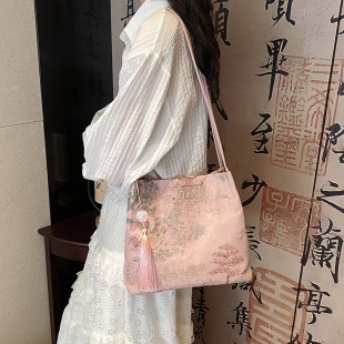 ����Ů���L�³����r�оW���̽��μ�ˮͰ���ɴ������۝h��ʹ��