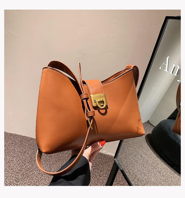 2021 New Bucket Female Bag Korean Solid Color Large-capacity Commuter Diagonal Bag display picture 73