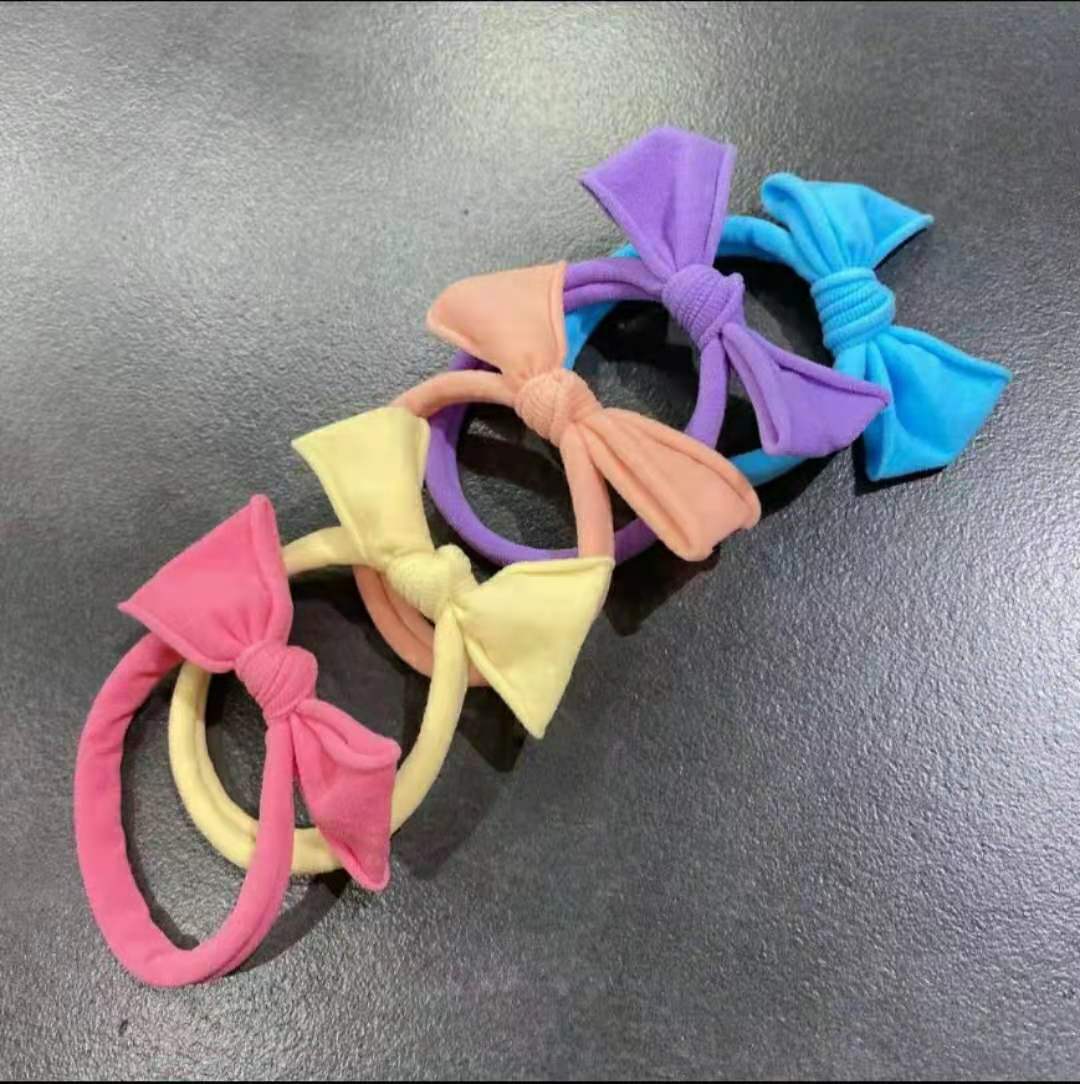 seamless bow scrunchie