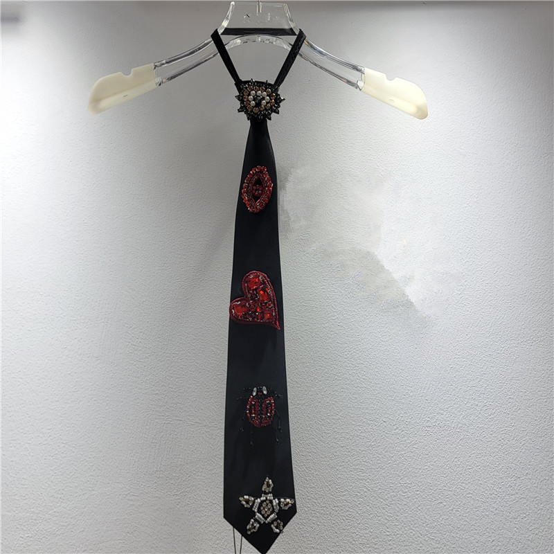 Collar de metal oscuro, corbata, subcultura, nicho de diseño, alta moda. image 8