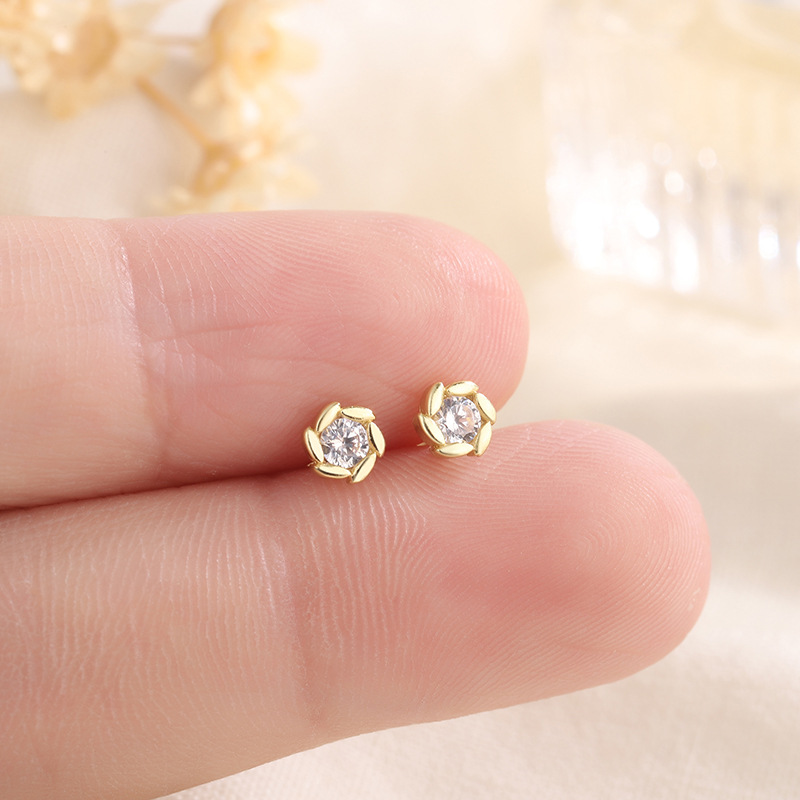 S925迷你花朵耳釘女精緻小巧百搭小眾設計感耳骨釘睡覺不用摘