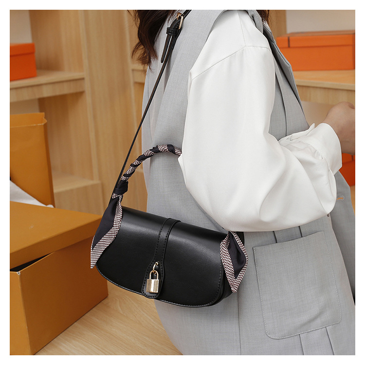 Simple Fashion Shoulder Crossbody Small Square Solid Color Bag display picture 5