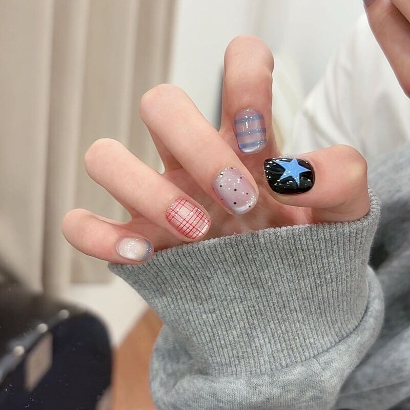Ins-style cat-eye high-end blue pre-made nail tips, starry and elegant, whitening effect, beaded nail art, wearable nail tips, false nail stickers