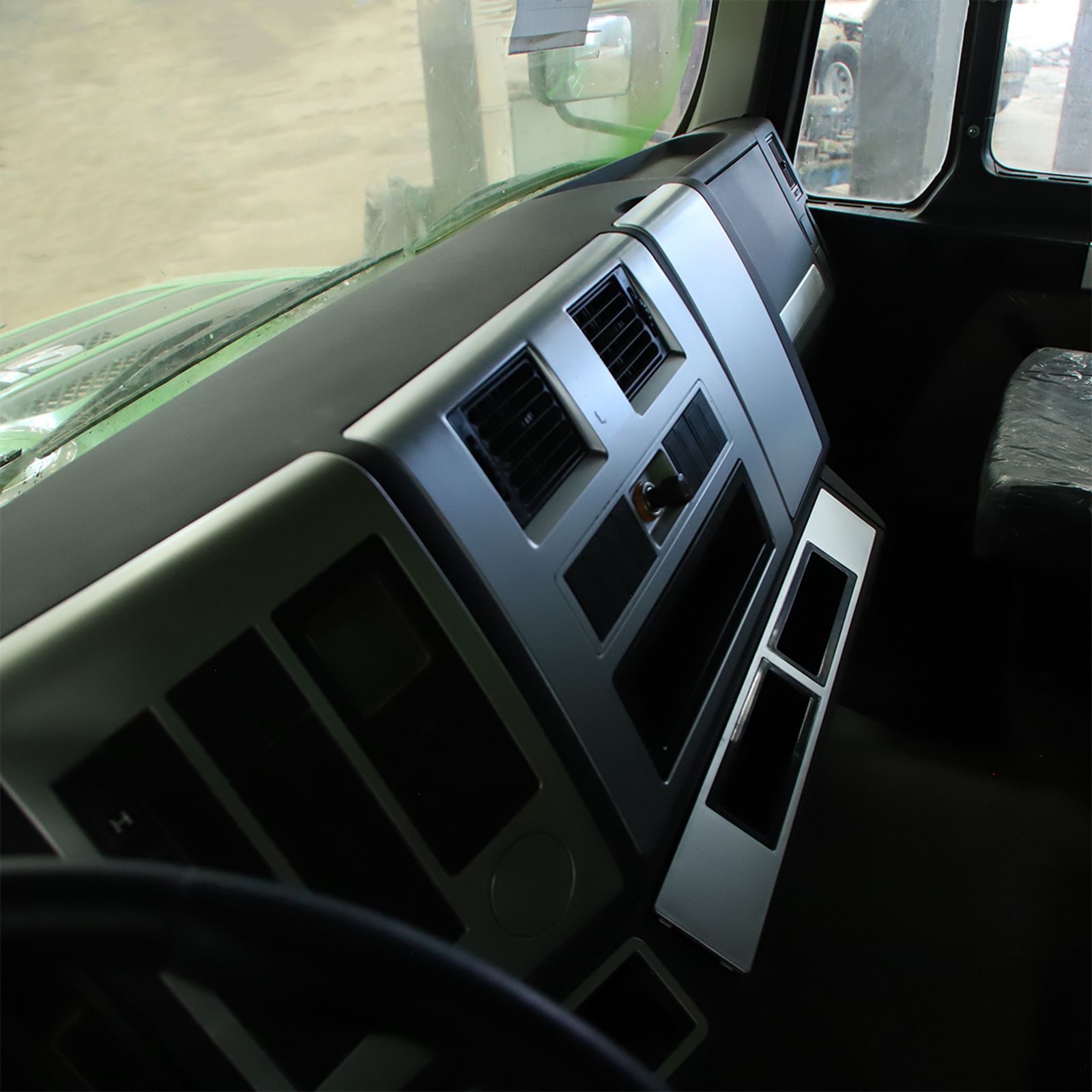 Factory Cross-Border Shaanxi Automobile F3000 Rear-Dump Dump Truck, Front Four-Wheel Drive and Rear Eight-Wheel Drive Dump Truck, Mining Engineering Transport Dump Truck
