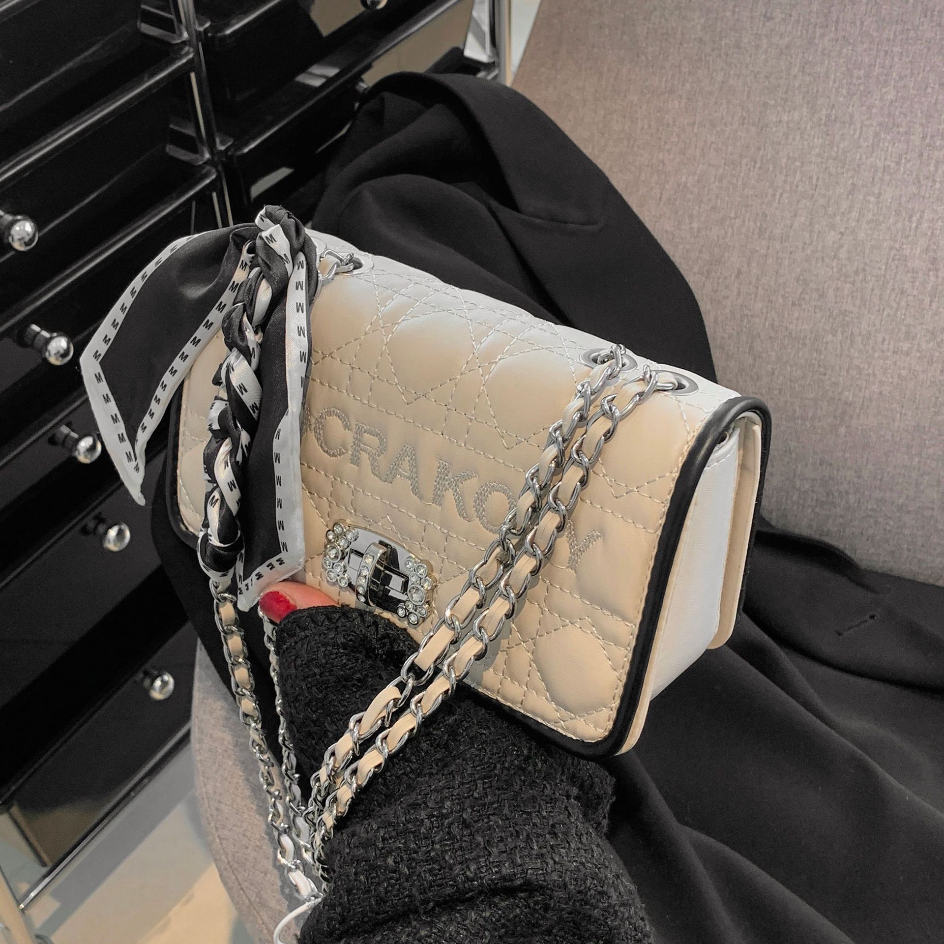 Bags for women New style trendy rhombus embroidery thread small square bag light luxury high-end single shoulder crossbody small fragrance style _voghion.com