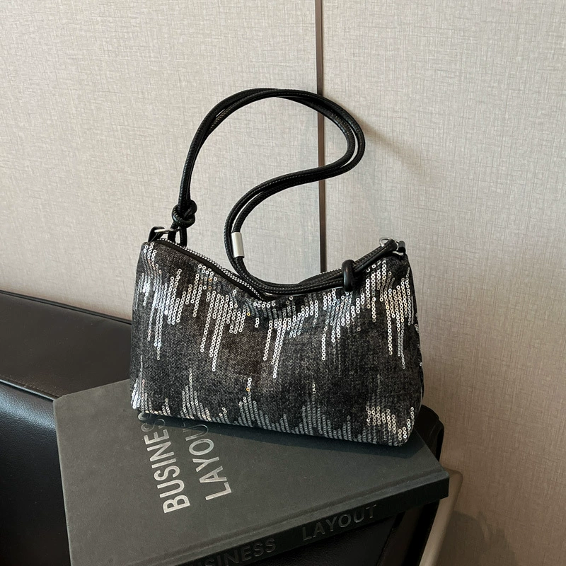Capacious handheld one-shoulder bag for leisure, purse
