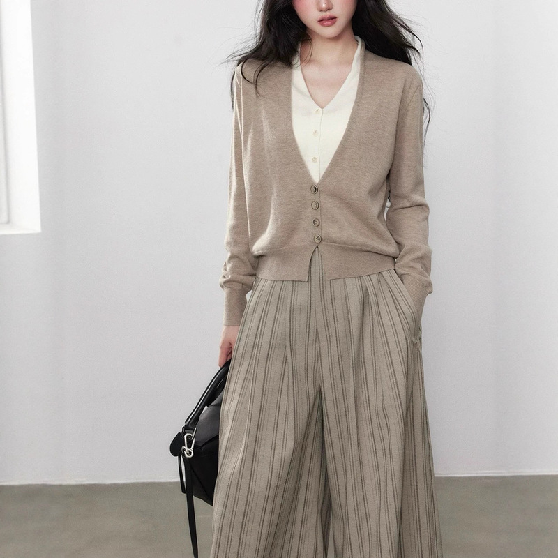 Relaxed Elegant Fake Two-Piece V Neck Knitwear Autum New Layered Design Knitwear Cardigan