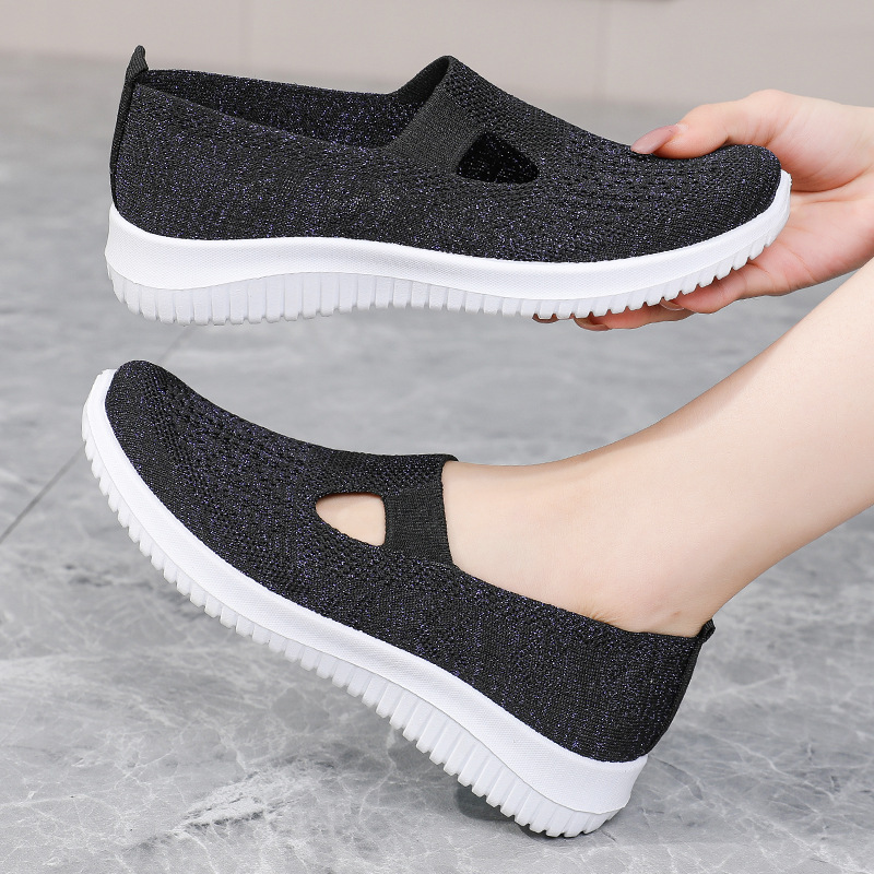 Viejos zapatos de tela de Beijing para mujeres mayores zapatos de verano ligeros suaves de mediana edad y ancianos zapatos de abuela cómodos transpirables un cabello