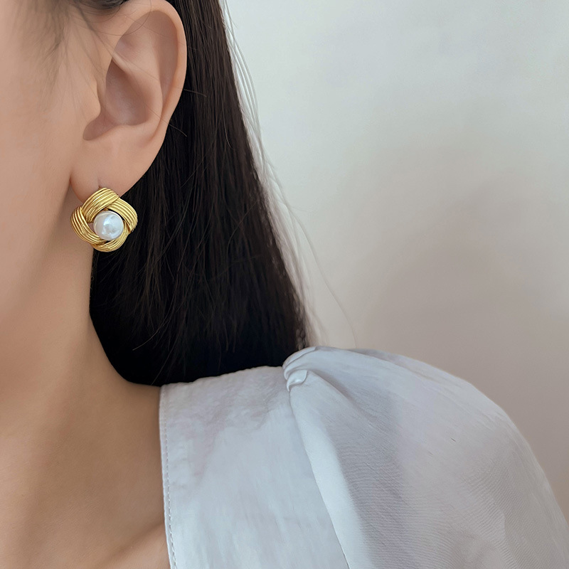 Brincos de pérola em prata de lei estilo hepburn luxo_voghion.com