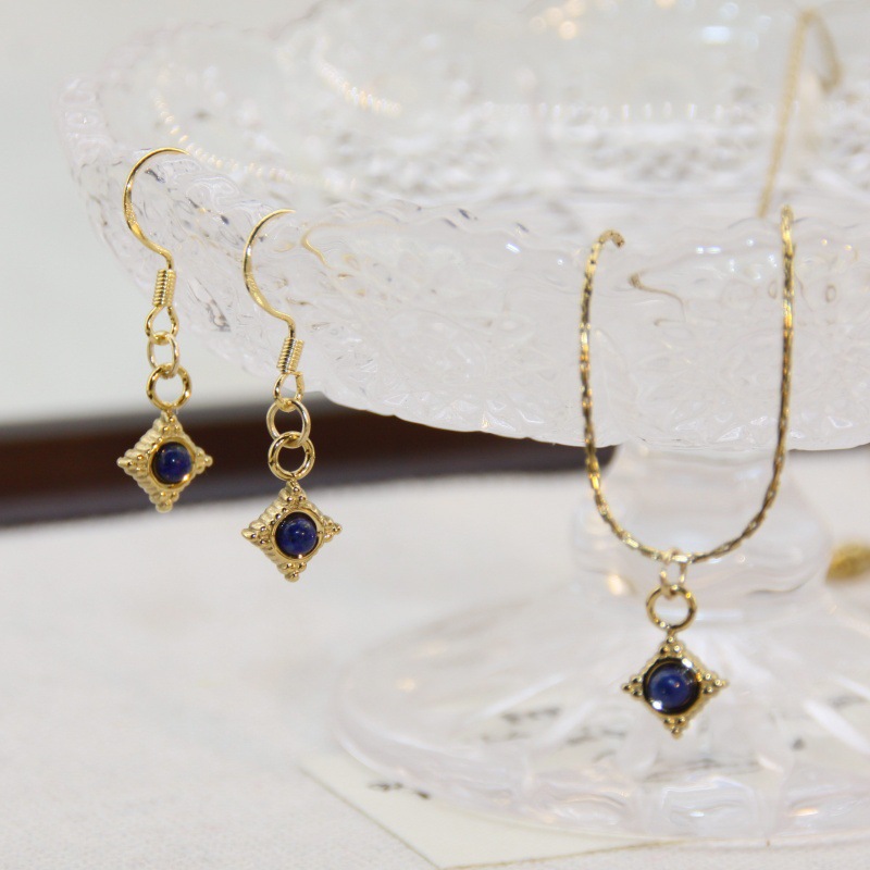 Fashionable titanium steel mini lapis lazuli diamond-shaped pendant non-fading necklace and earring set, niche light luxury versatile accessories