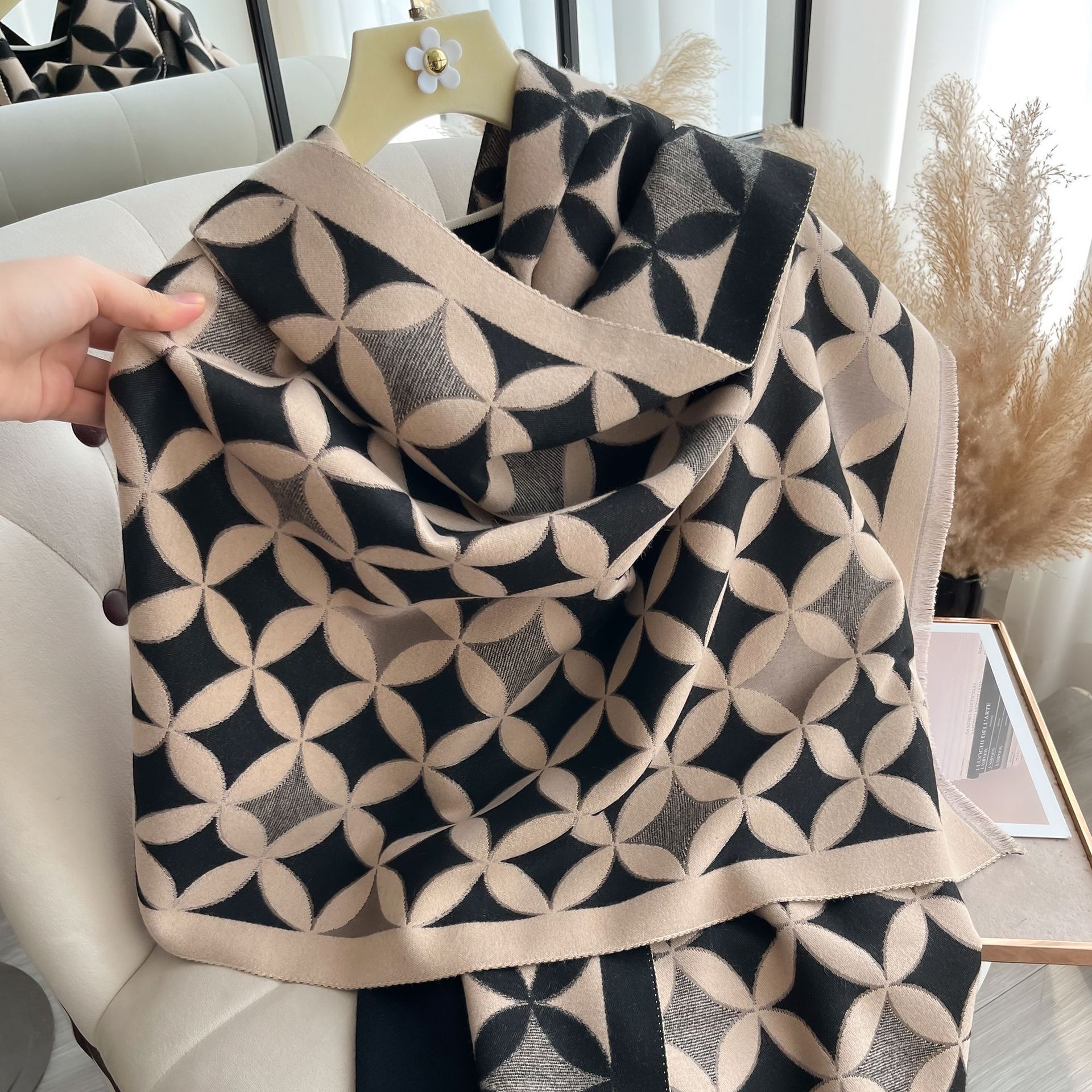 Nueva bufandas calientes de diamante geométricas para mujeres 2024 invierno moda coreana con un chal grueso para mujeres