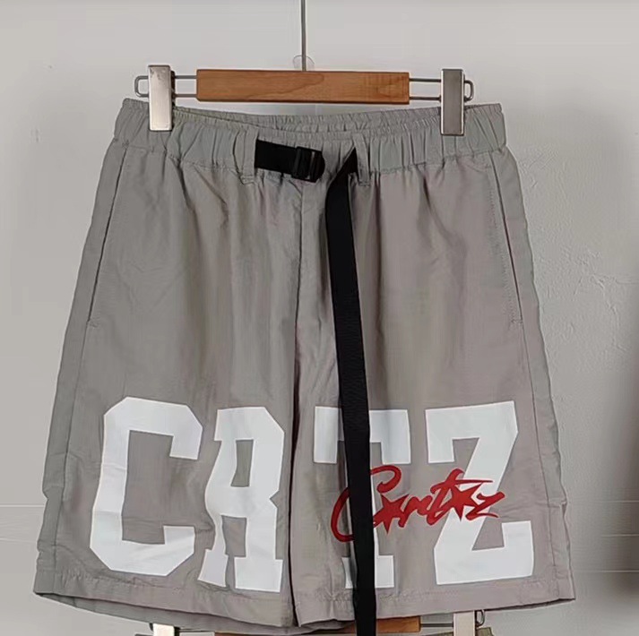 Shorts de secado rápido de playa gris con letras