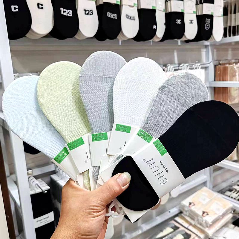 CHUN Summer Women's Shallow Socks Combed Cotton Anti-slip with Silicone Solid Color Black and White Candy Color Anti-stripping Invisible Boat Socks