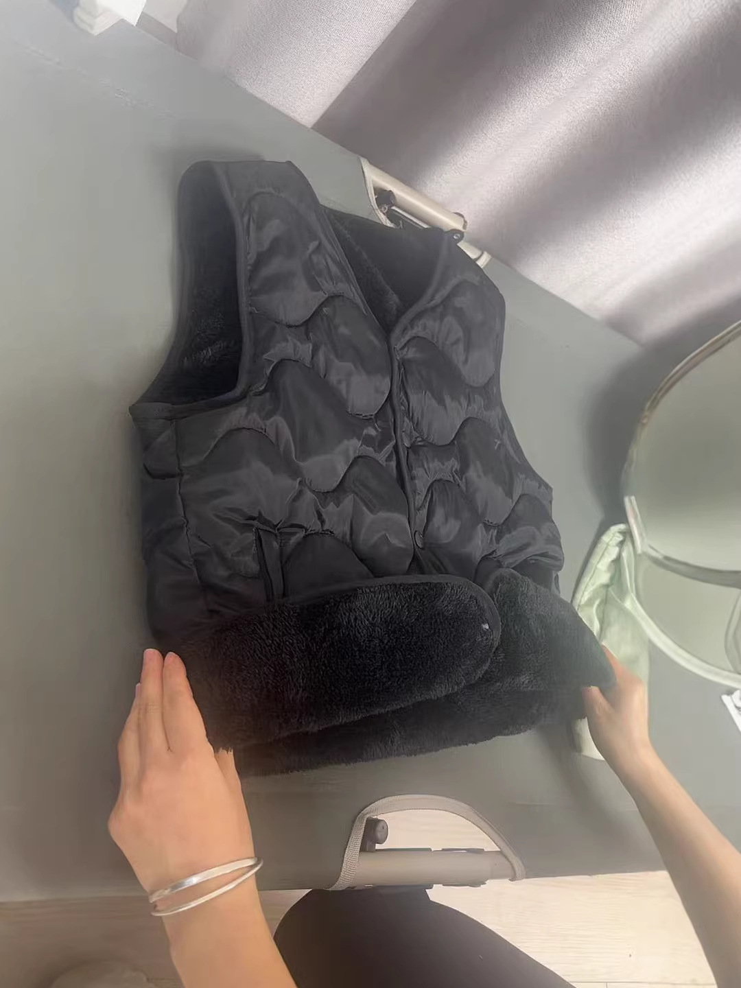 2025 New Autumn and Winter Fashionable Velvet and Cotton Vests for Men and Women, Short Warm Back Couple Vests and Cotton Jackets 3