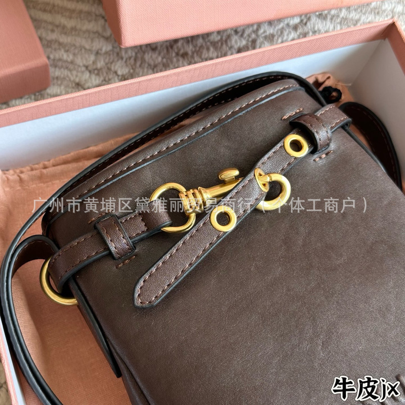 跨境小众复古真皮福袋小水桶包2025新款软皮锁扣通勤斜挎包托特包|undefined