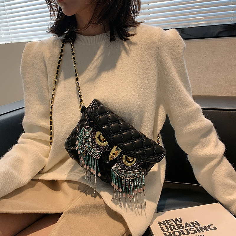 Syksyn ja talven uusi tekstuuri, raskaan teollisuuden muotoilu, trendikäs monikäyttöinen ketjulla varustettu tupsupöllö, naisten yksiolkainen olkalaukku_voghion.com