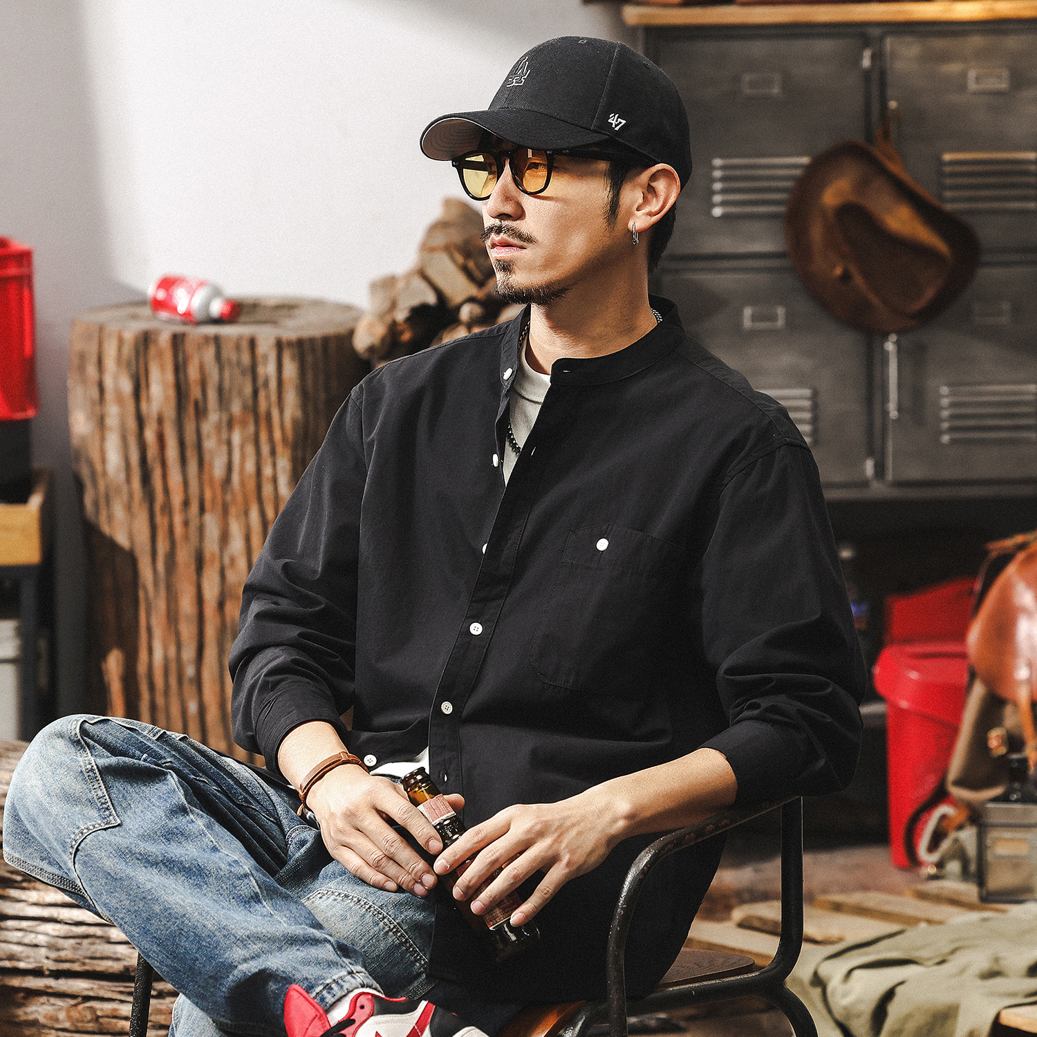 Retro autumn trend casual black shirt, Collection Year 2026, oversize