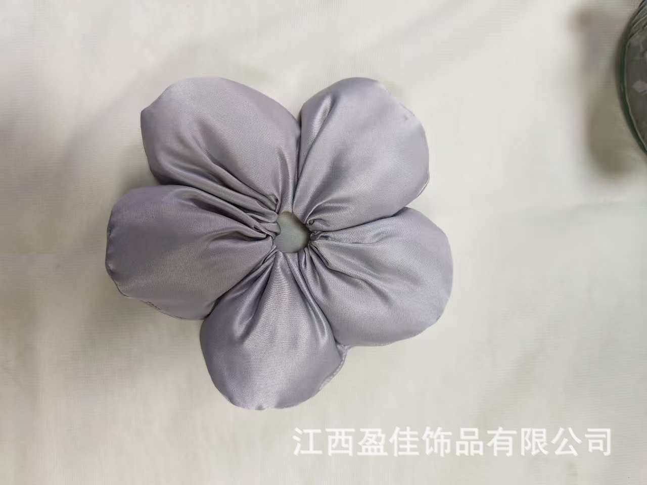 회색