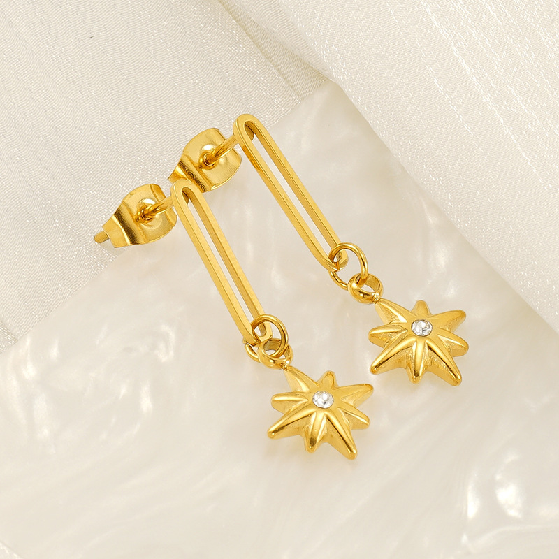 Diseño de nicho Estilo francés Colgante de estrella de ocho mandos Pendientes huecos de acero de titanio Moda de oro de 18k Pendientes nuevos de todo fósforo