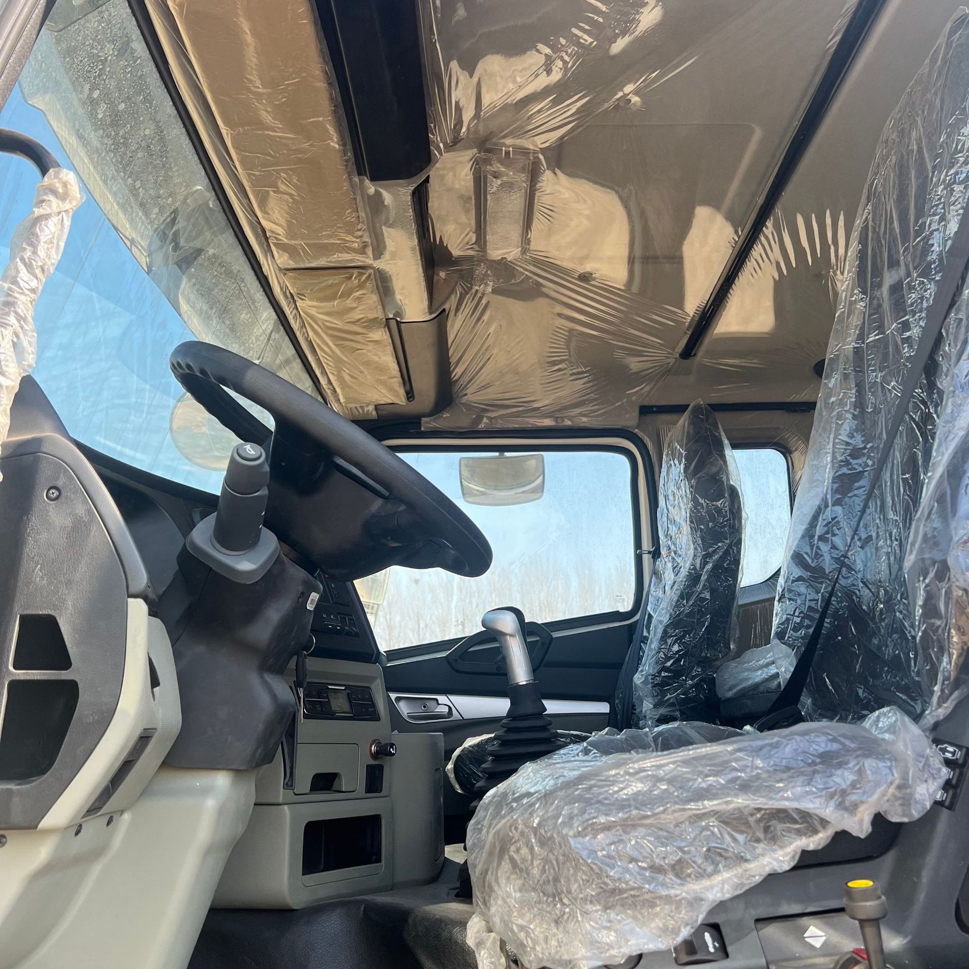 Export to Africa in Stock: Sinotruk Howo Nx371 Horsepower Dump Truck for Earth Transport, Howo 6*4 Engineering Dump Truck