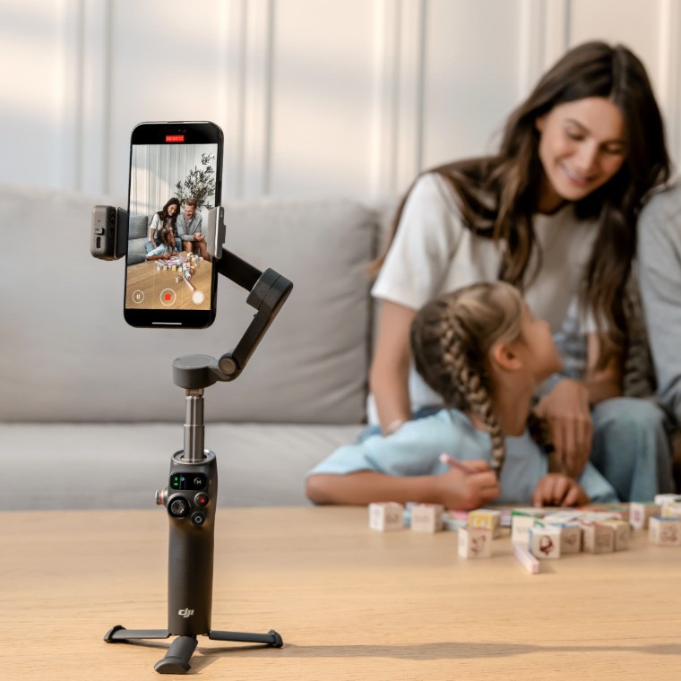 DJI Osmo Mobile 8 palanca de selfie retráctil plegable de tres ejes para estabilizar la fotografía de vlog