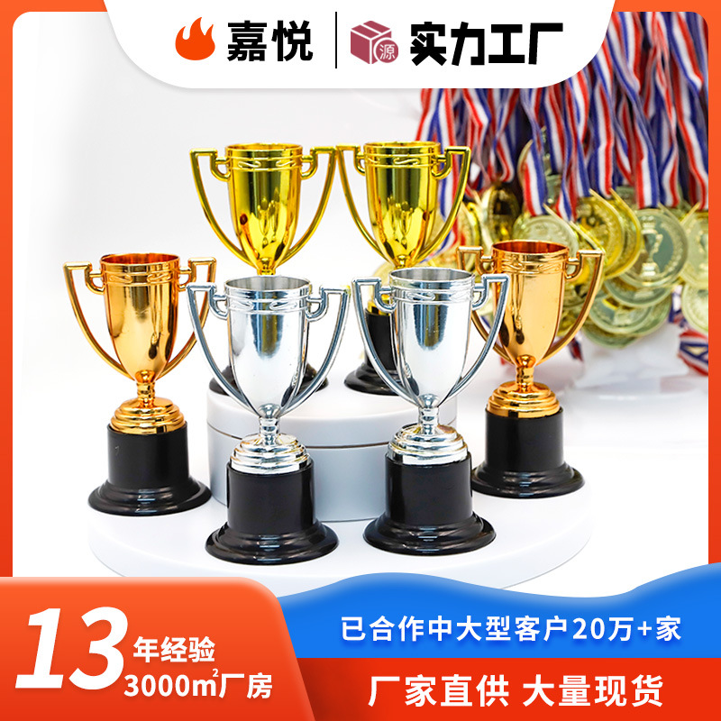 Niños de plástico color mini trofeo medalla juego de honor premios de fiesta juguetes fabricantes al por mayor