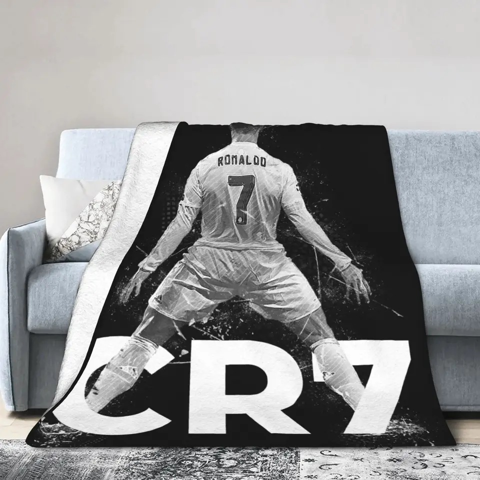跨境C罗CR7皇马7号球衣背影造型黑白法兰绒毛毯居家保暖舒适毛毯