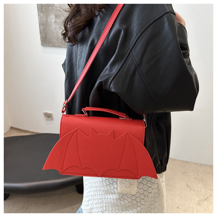 A new 2024 European and American Halloween single-shoulder bag for women, with a unique and funny bat style and a trendy crossbody bag undefined