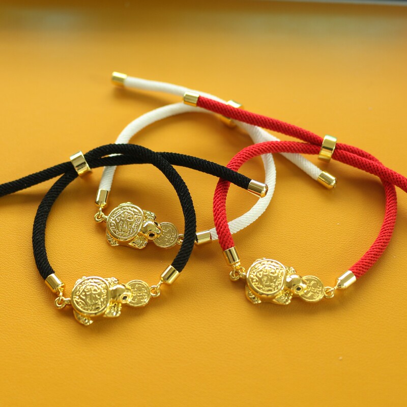 2026 Dajia Town Lan Palace Money-Biting Turtle Golden Turtle New Model Unisex Red String Lucky Chinese Bracelet 2026 Dajia Town Lan Palace Money-Biting Turtle Golden Turtle New Model Unisex Red String Lucky Chinese Bracelet