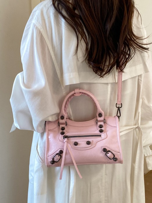 High-end sensitividad portátil clavos locomotora almohada bolso para mujeres 2026 nuevo cross-border fresco bolso de hombro de estilo de mujer