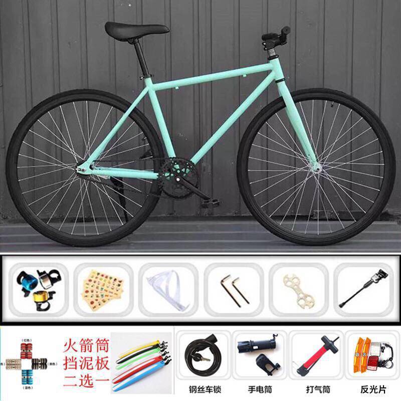 검은 비치에 칼 30개