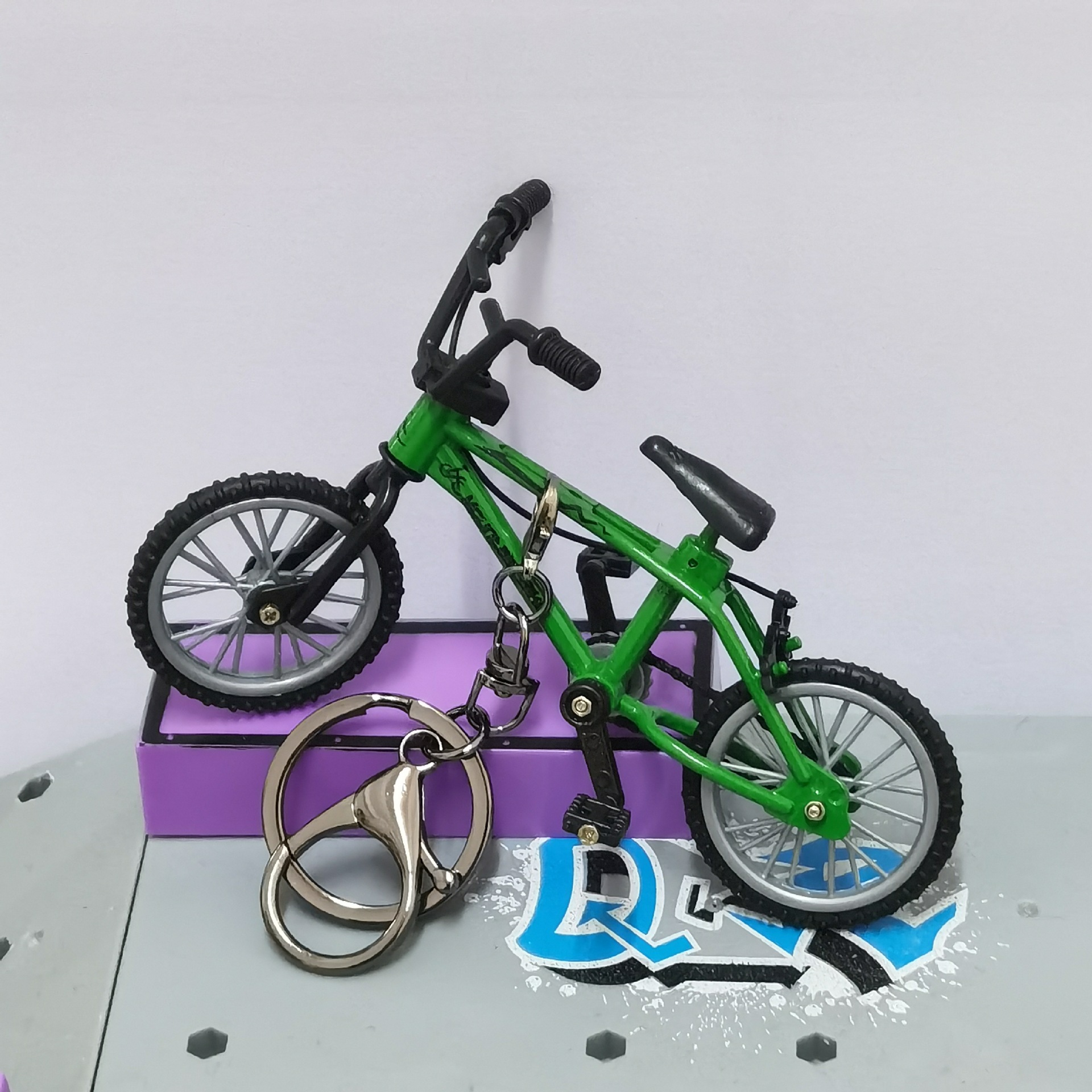 SKU   钥匙扣+3号车绿