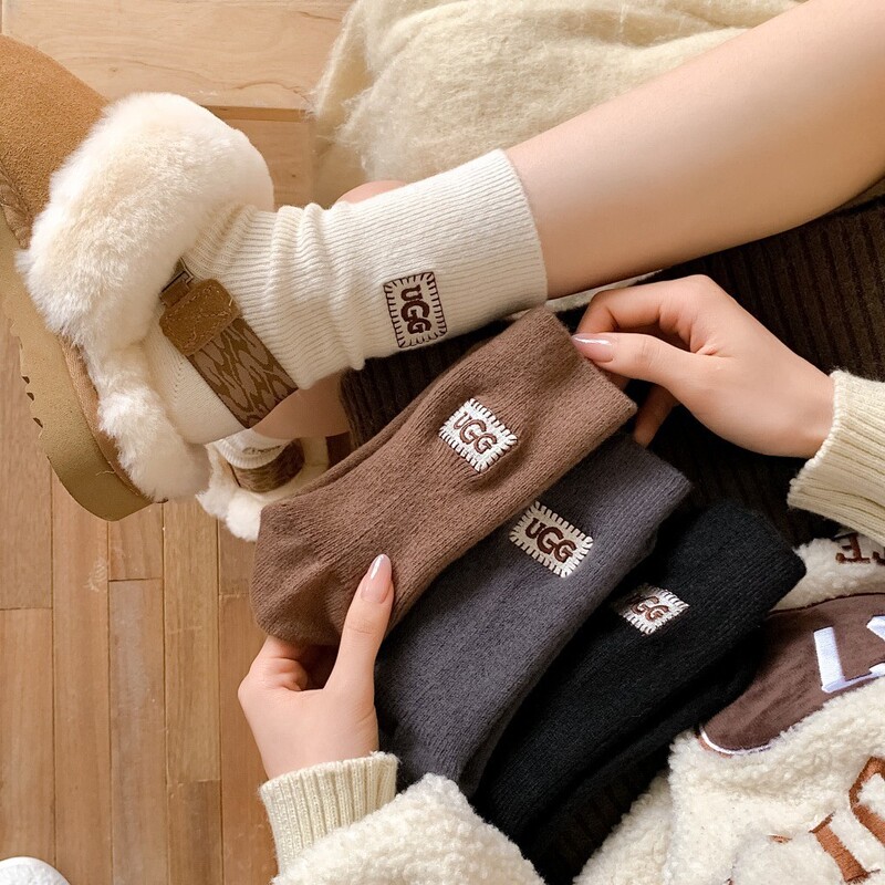Autumn and Winter Explosions Embroidered Cashmere Warm Thickened Soft and Comfortable Stacking Socks for Lovers High Color Value All-match Outer Wear Autumn and Winter Explosions Embroidered Cashmere Warm Thickened Soft and Comfortable Stacking Socks for Lovers High Color Value All-match Outer Wear