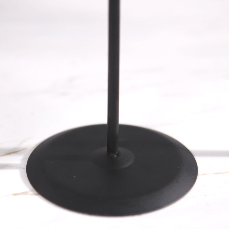 En stock al por mayor simple decoración casera moderna romántica con velas cena decoración de hierro sala de estar mesa de comedor titular de la vela