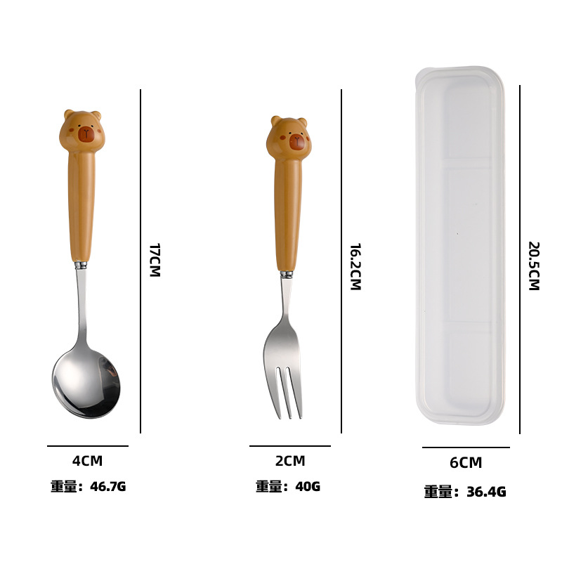 큰 갈색 곰 숟가락과 포크 세트