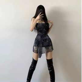 女夏季短裙纯欲风辣妹交叉露背不规则印花吊带连衣裙跨境批发