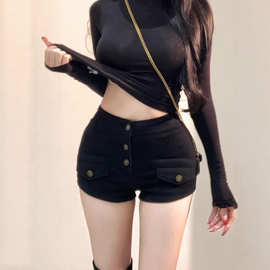 韩版高腰纽扣休闲短裤女秋冬新款黑色修身显瘦辣妹风通勤直筒热裤