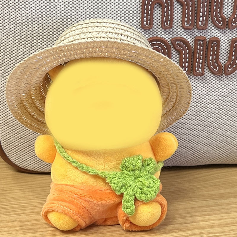 Straw hat + four-leaf clover backpack (doll not included)