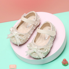 女の赤ちゃんの靴1歳2歳3女の女の子の王女の靴の赤ちゃんの子供の靴の柔らかい底の学歩の子供の靴の春秋の新型の0